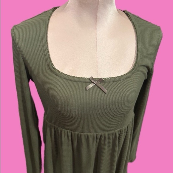 BNWOT Green Long Sleeve babydoll Dress with Bow Detail - Picture 2 of 5